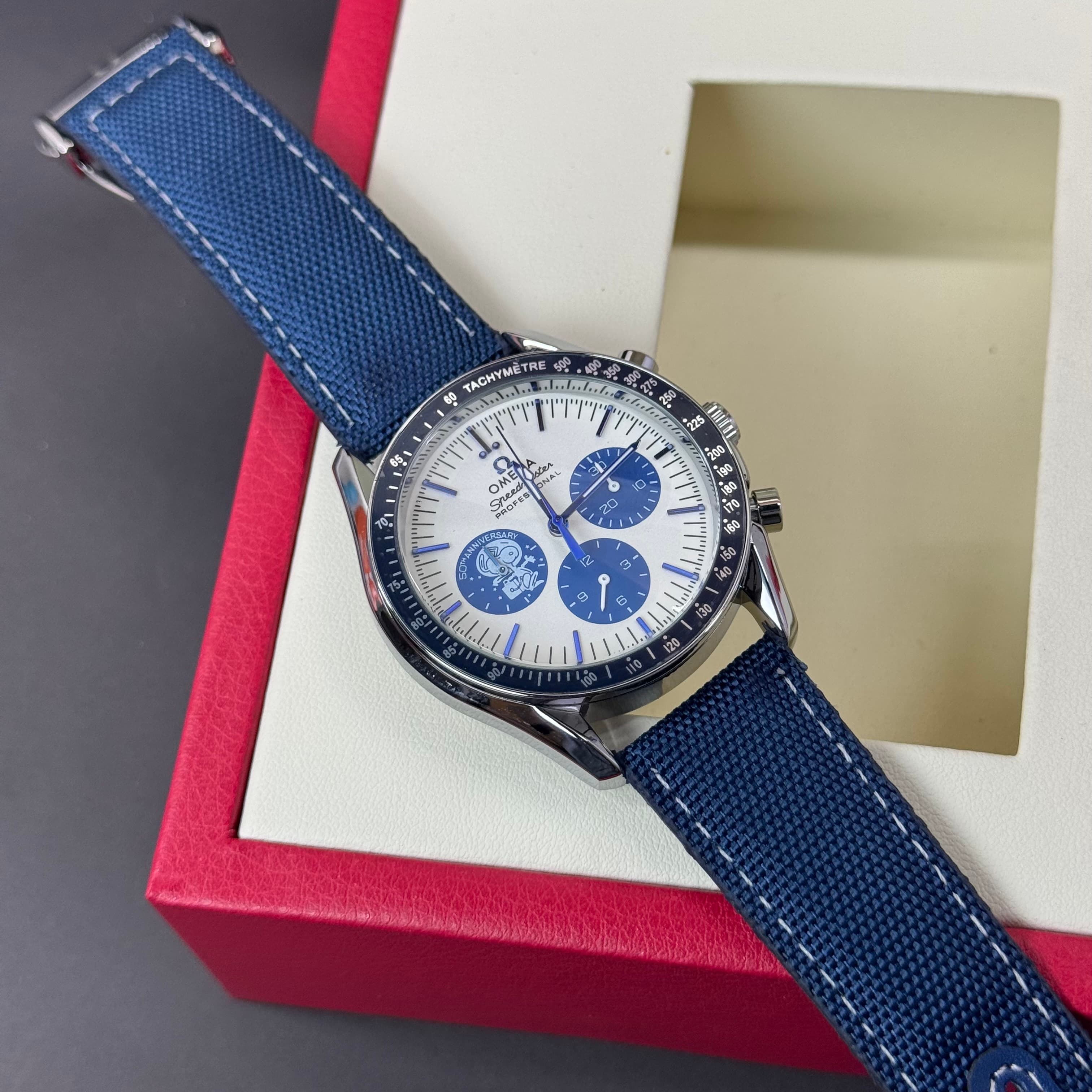 Omega Speedmaster Silver Snoopy (50th Anniversary Edition)