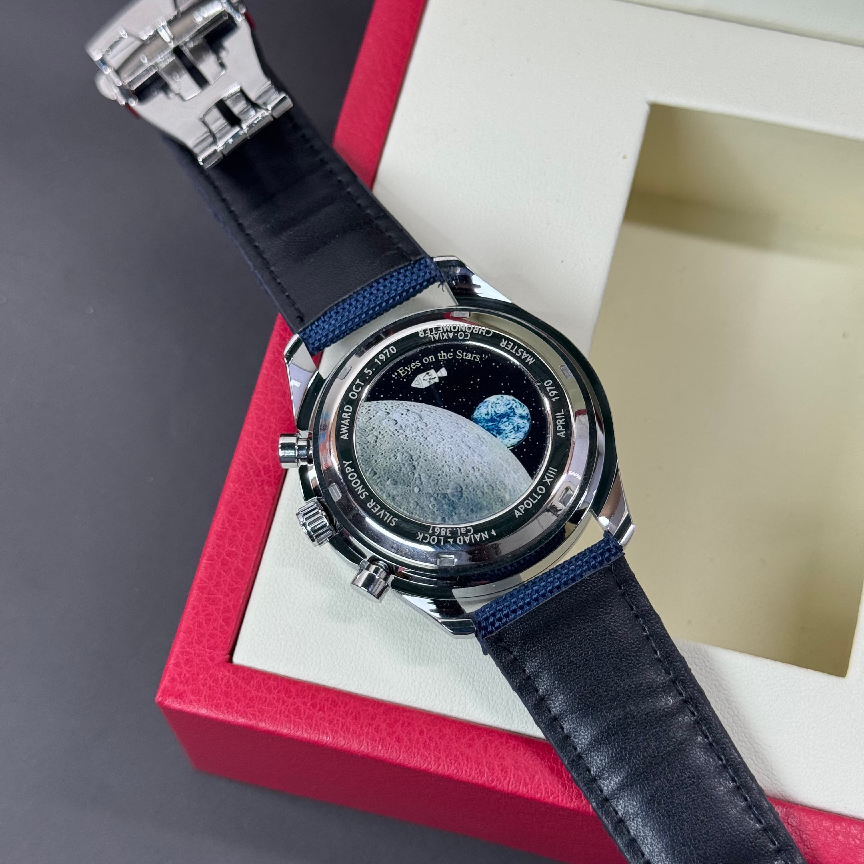 Omega Speedmaster Silver Snoopy (50th Anniversary Edition)